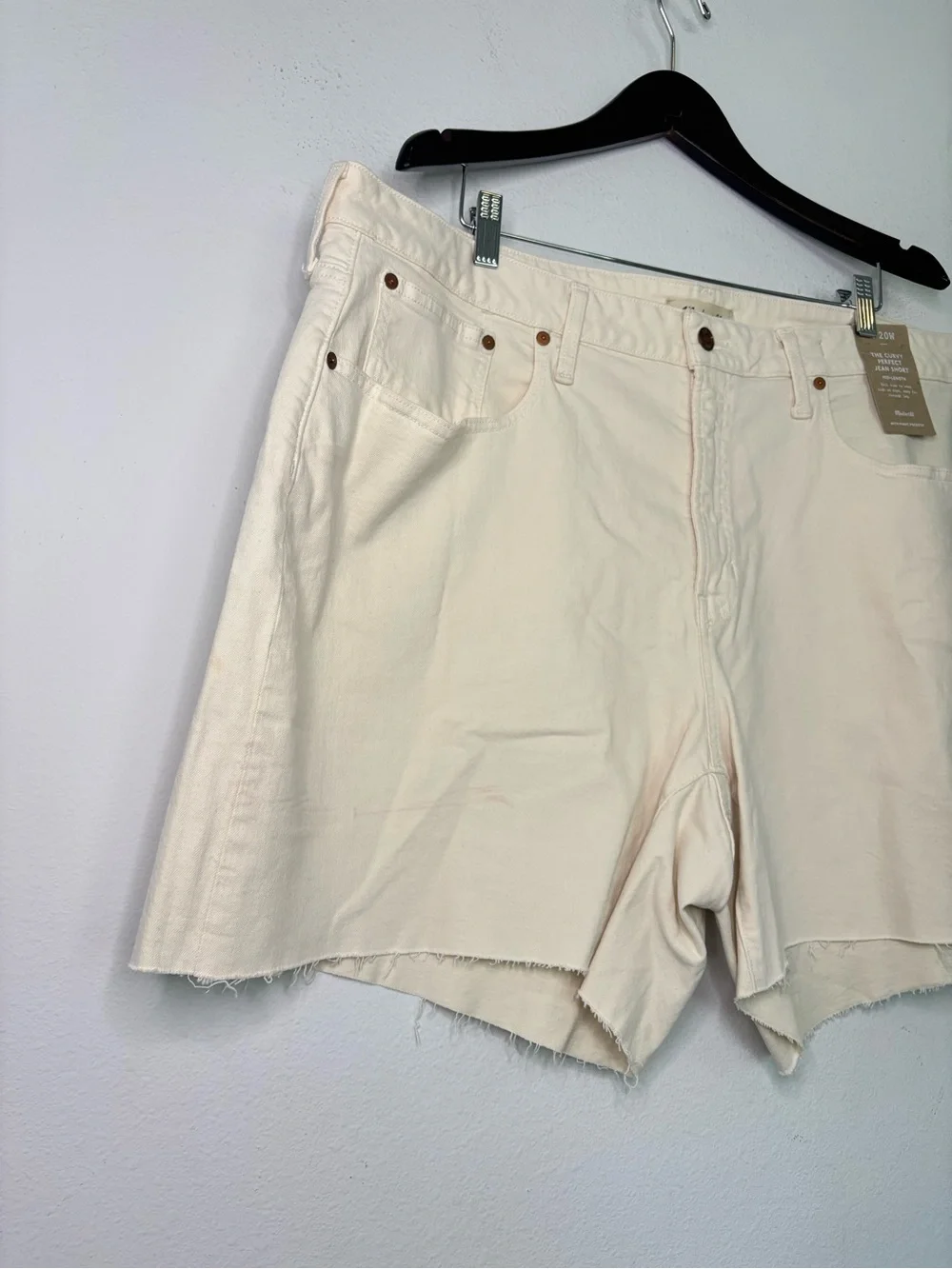 MADEWELL NWT CREAM CURVY PERFECT JEAN SHORTS SZ 20W